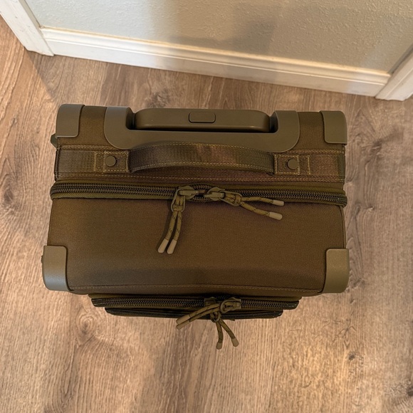 Dagne Dover Seattle Carry-On Luggage Suitcase in Dark Moss (Green) 20.5” (EUC) - Picture 8 of 13